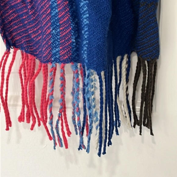 Beautiful Winter Scarf Great Condition - Picture 3 of 8